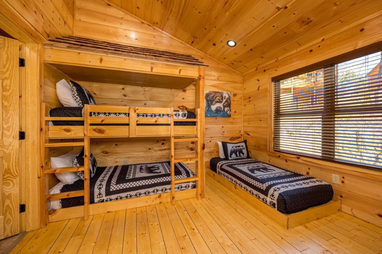 Mountain Haven: Dual Hot Tubs & Entertainment Hub Apartment Pigeon Forge Exterior photo