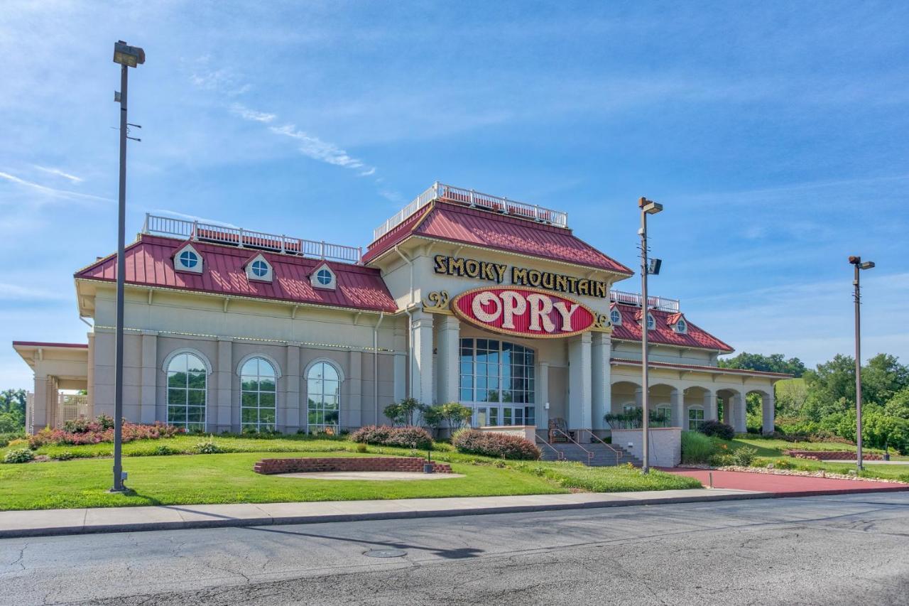 Mountain Haven: Dual Hot Tubs & Entertainment Hub Apartment Pigeon Forge Exterior photo
